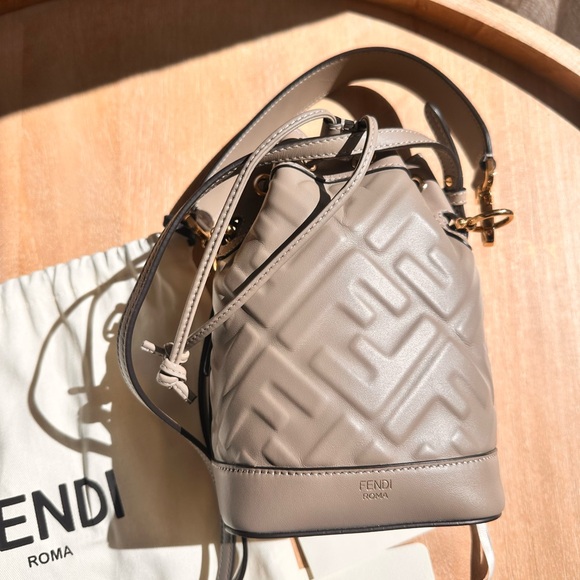 Fendi Mon Trésor leather bucket bag Dove Grey - Picture 2 of 12
